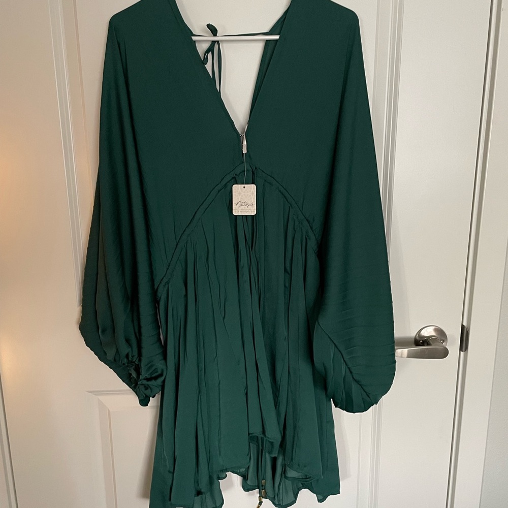 Arzek Plunging V-Neck Tie Waist Back Detail Long Balloon Sleeve Mini Dress